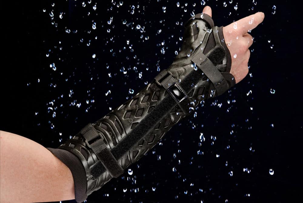 FastForm arm with water spray